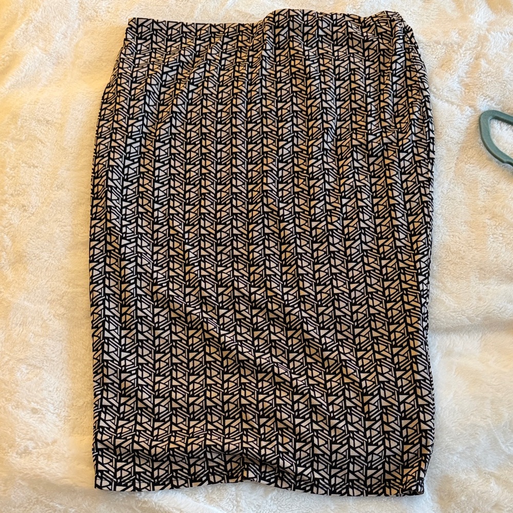 Vince Camuto Black and White Geometric Pencil Skirt